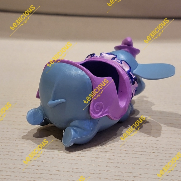 DISNEY PARKS DUMBO FLYING ELEPHANT RIDE MAGNET - Picture 6 of 9